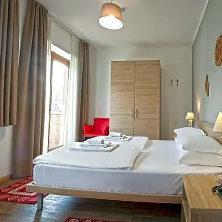 מלון דירות Cavanis Wellness & 4*